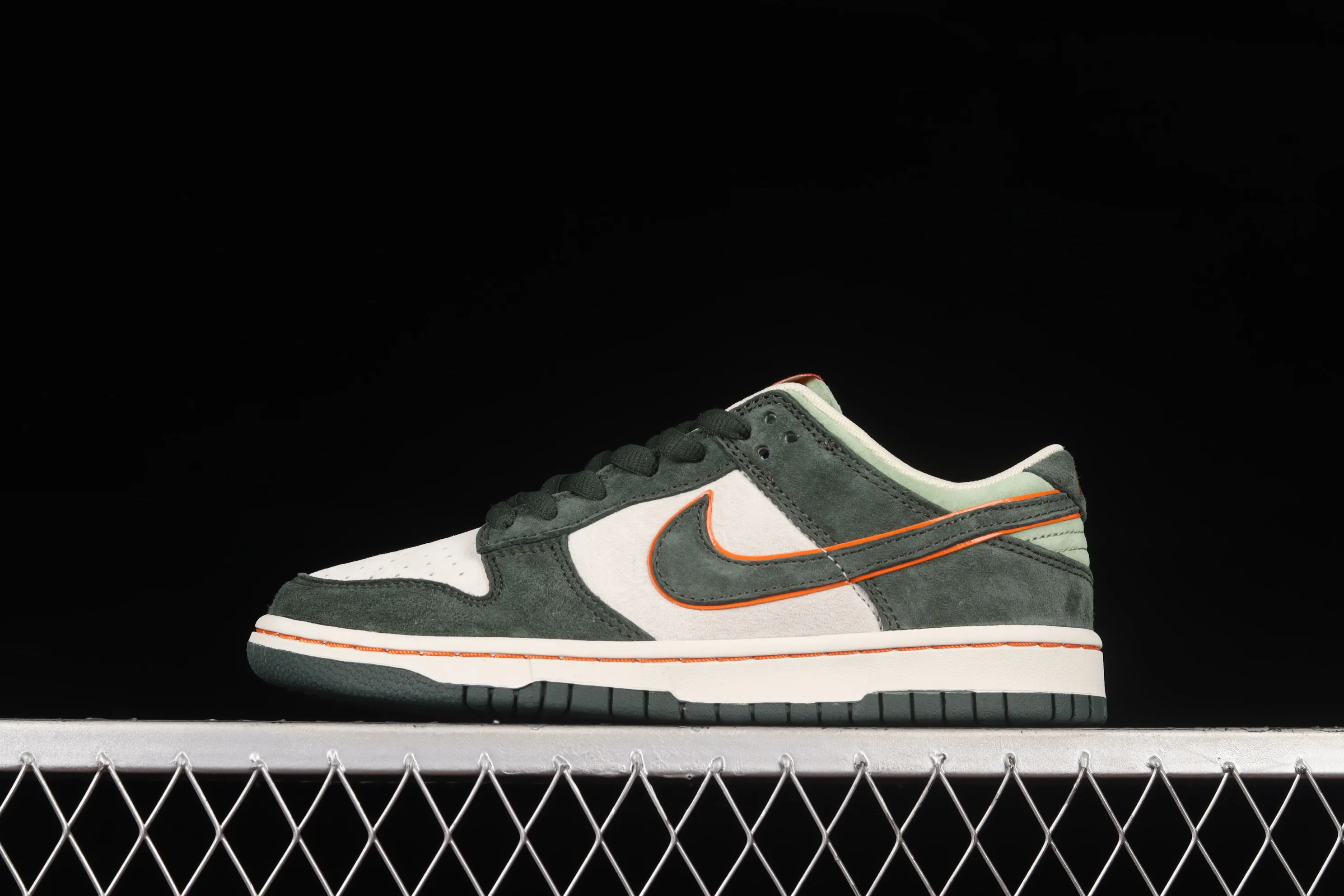All Categories Nk SB Dunk Series Nk SB Dunk Low Low-top sneakers Pure original version Otomo Katsuhiro x NK SB Dunk Low "Steamboy OST" Otomo Katsuhiro co-branded SB low-top sports and leisure sneakers LF0039-007